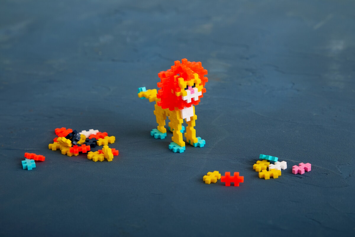 Plus-Plus Tube mini – Leeuw (100 stuks)