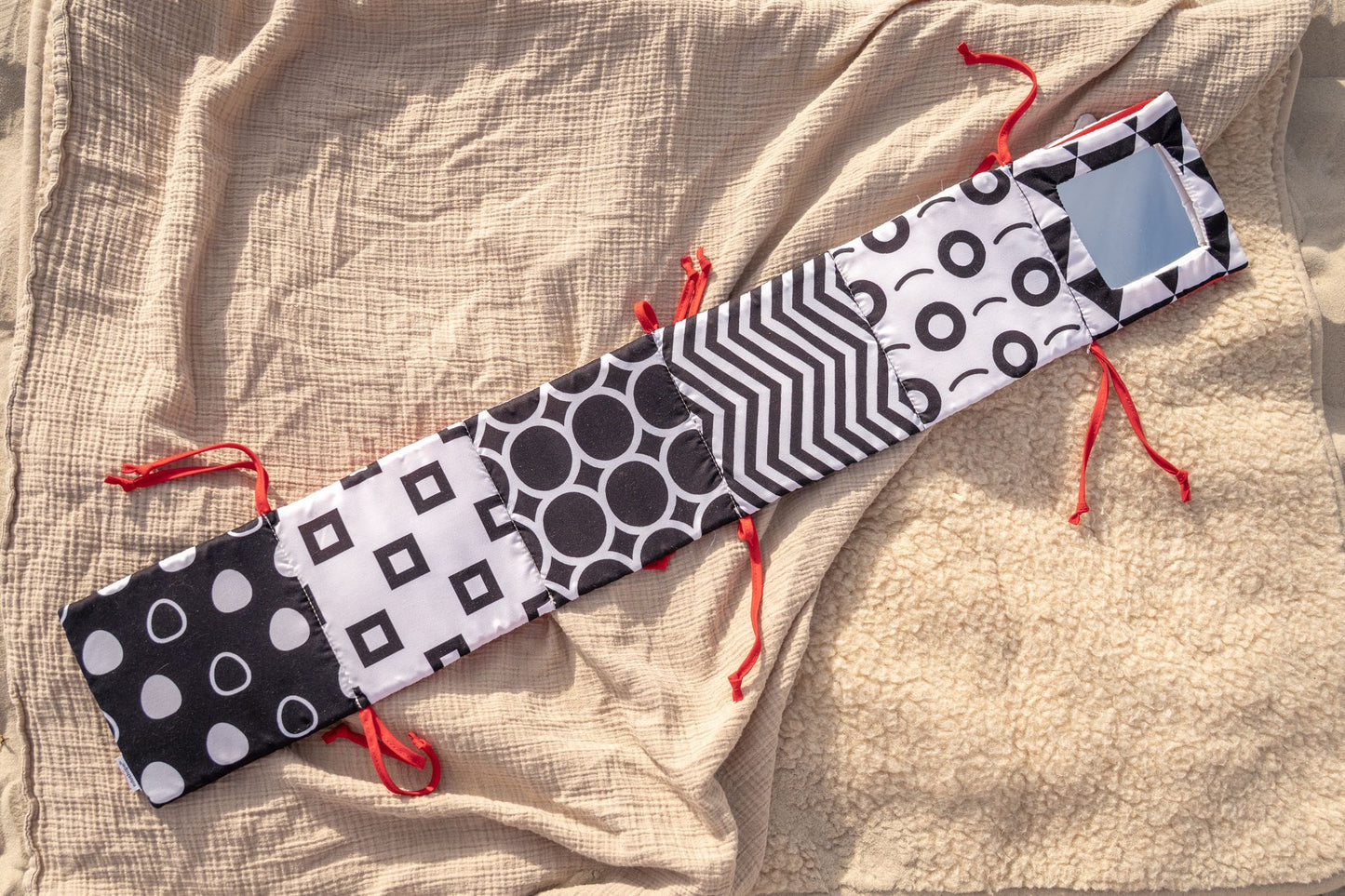 Edushape my first black and white book - cognitive development &amp; tummy time