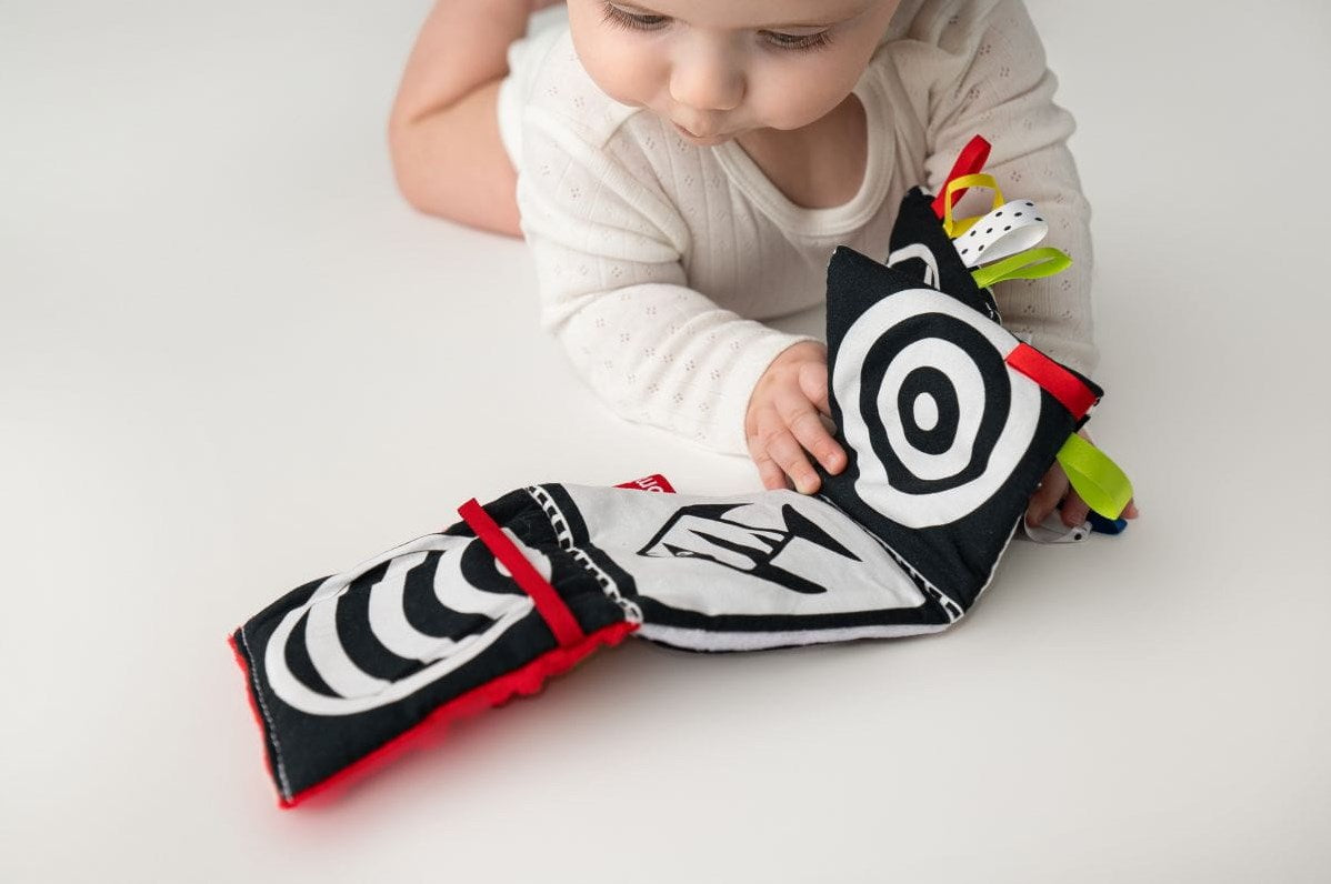 Baby zacht activiteitenboek zwart wit rood – vanaf geboorte | Mom’s Care