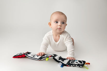Baby zacht activiteitenboek zwart wit rood – vanaf geboorte | Mom’s Care